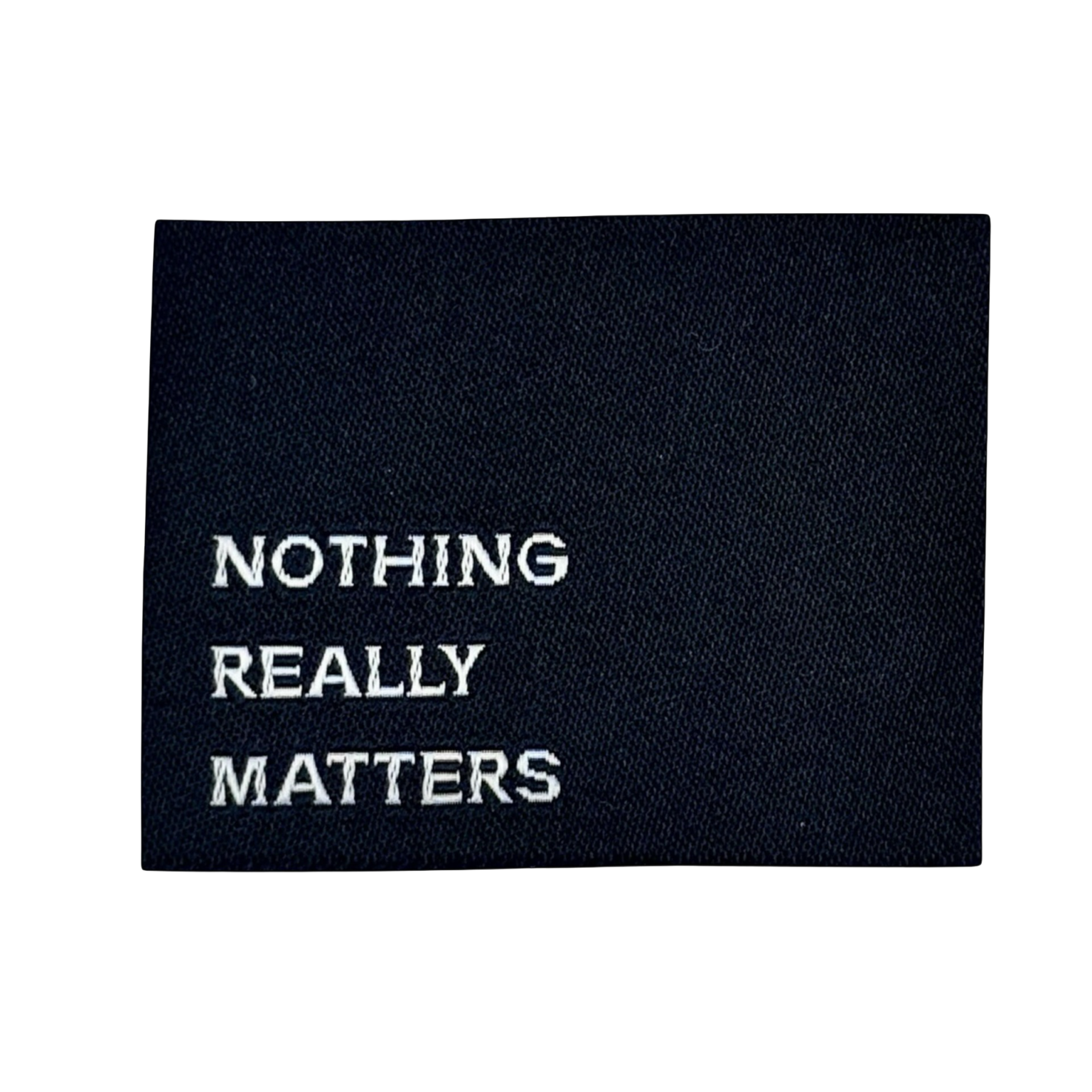 Donkerblauwe stoffen patch met wit geborduurd opschrift 'NOTHING REALLY MATTERS