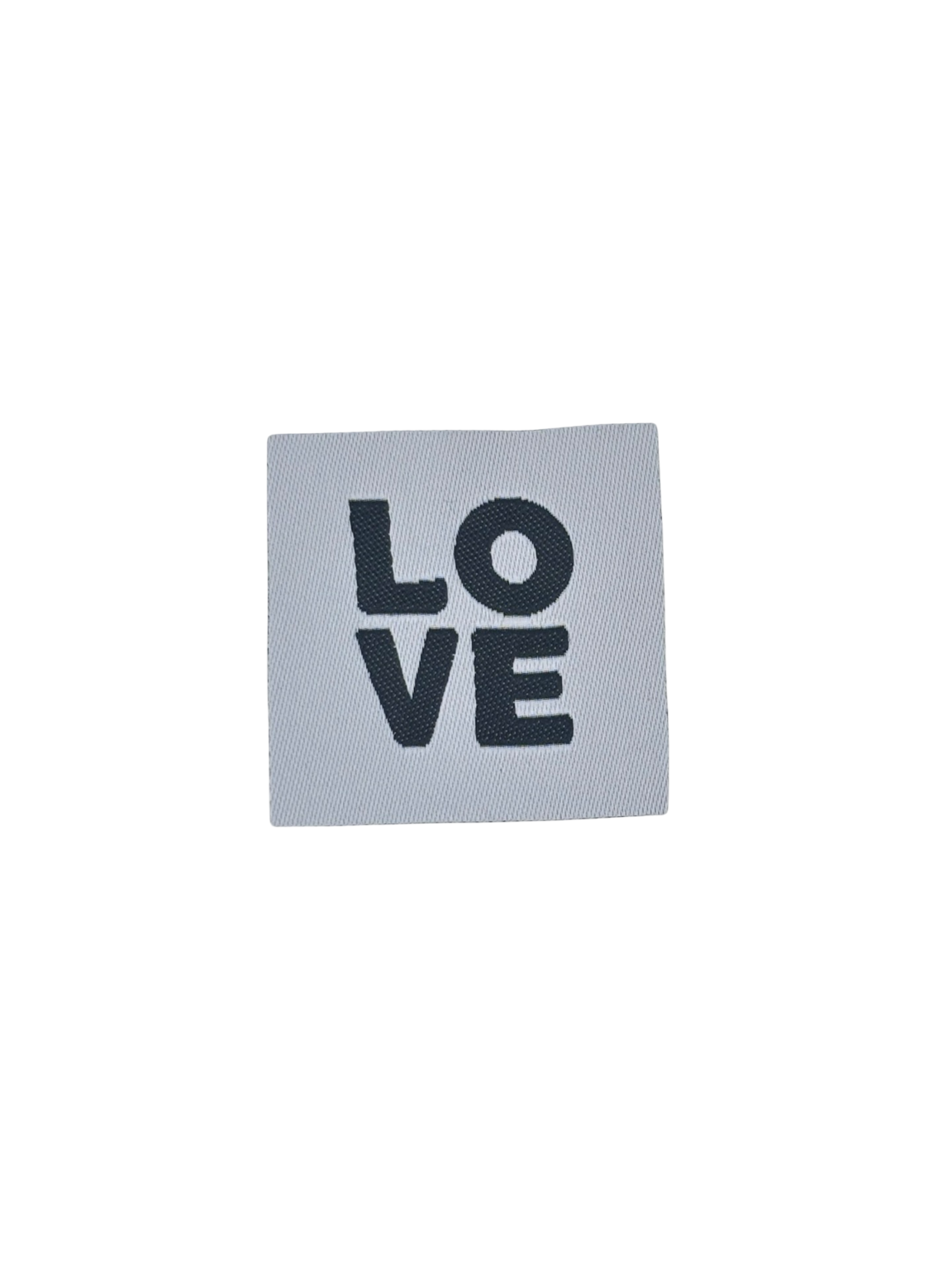Grijs stoffen label met zwart opschrift LOVE in hoofdletters