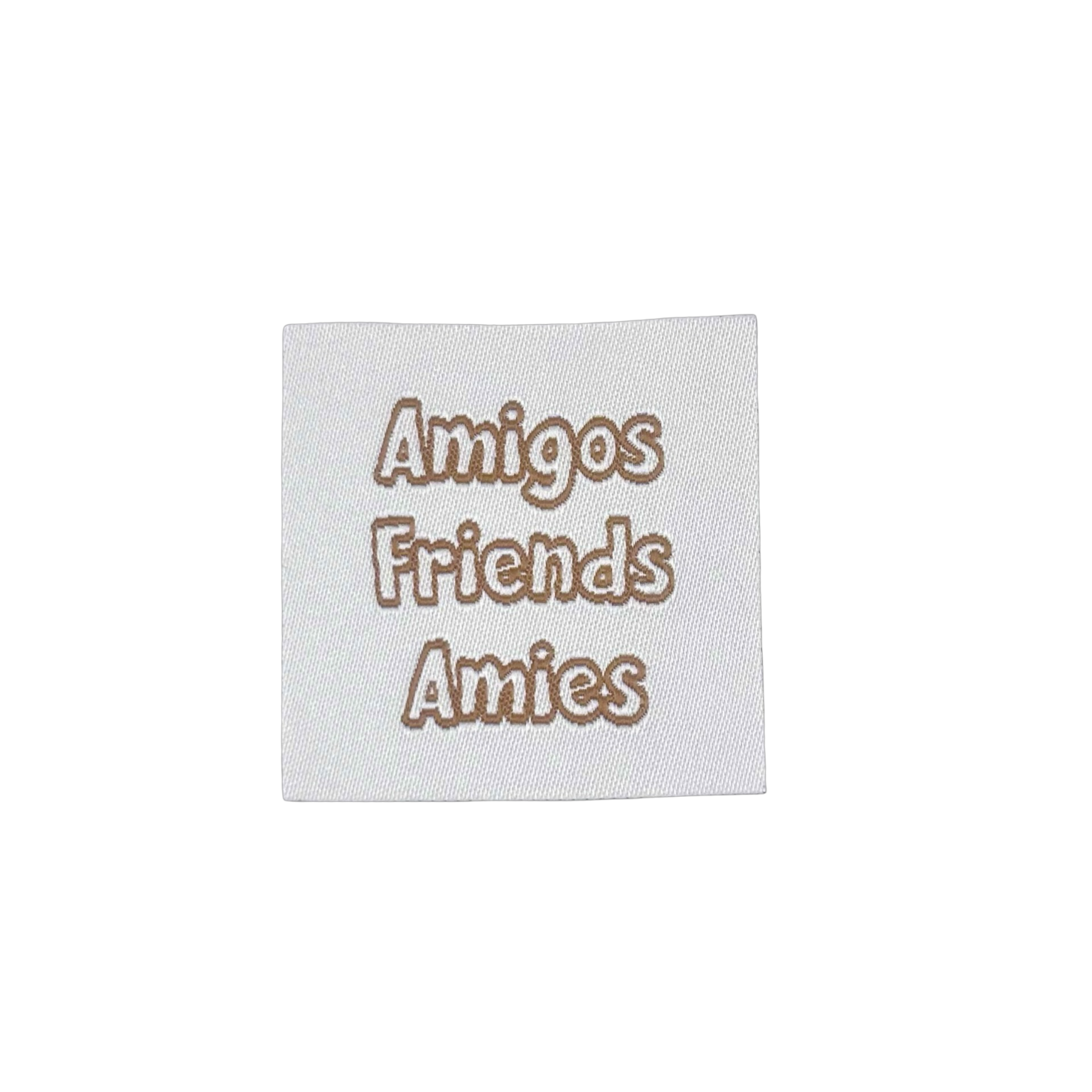 Geborduurd textiel met het woord vrienden in drie talen: Amigos, Friends en Amies op witte stof